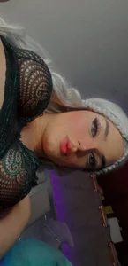 Daily de Sammons_  3 photos