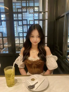 Melly9 Public Immagine  4