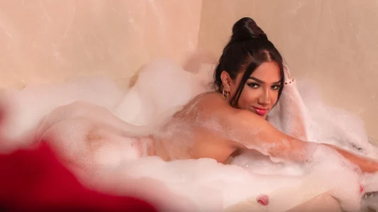 sexy woman in tub de KATALINA_HOT_TS  Imagens