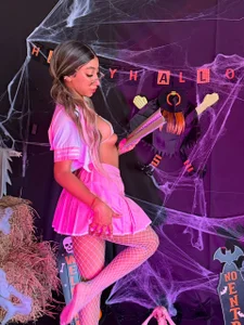 bell_popperr_: happy halloween 🤫🔥🎃 ( 3 фото)