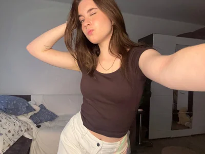 Lilit_Dream Ready For A Walk Pic 8