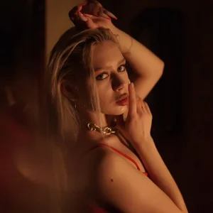 Qwindari1 A little narcissism Pic