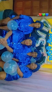 AnnabigpussyXO Anna and Group Pic