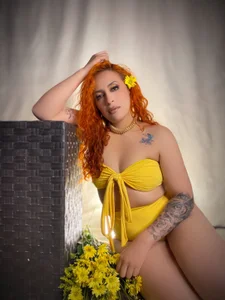 sahra_taylor_ YELLOW FLOWERS AND HONEY🌻🍯 Immagine  6