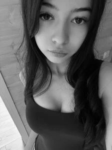 LisaColeePublic图片 7