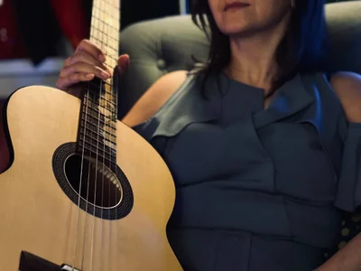 NicoleHitman I play the guitar Pic 3