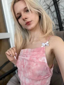 JuanaSumma How do you like my outfit?🪽🪽 รูป  2