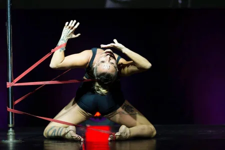 Public de Strip-Nomy  5 Imagens