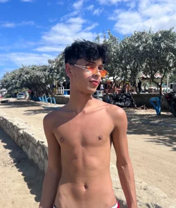 Look my body delicious love ภาพเซ็กส์ 3 รูปของ RoderickCameron
