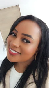 Aisha_Gold_ Public Bilde 6