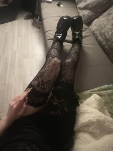 AprilOnilll Try Not to Stare Pic