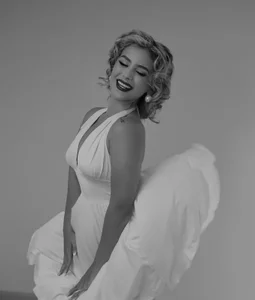 AnnaBrooks1 Young & Beautiful Pic 3