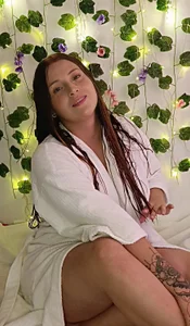 Un poquito de mi 🤭 de melly_whatson  2 Imagens