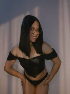 LucyANDengell A bit of her  3টি ছবি