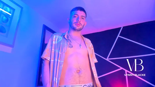 VynnyBlacke_ This feeling is yours alone. ❤️‍🔥 Foto