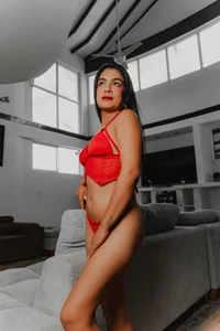 hannah_gray Red are the best color Hình 4