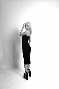 UdeleAcomb I love black and white 🤍 Pic 3