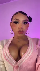 Tiana_leall It’s not the outfit… it’s how I wear it. . fénykép