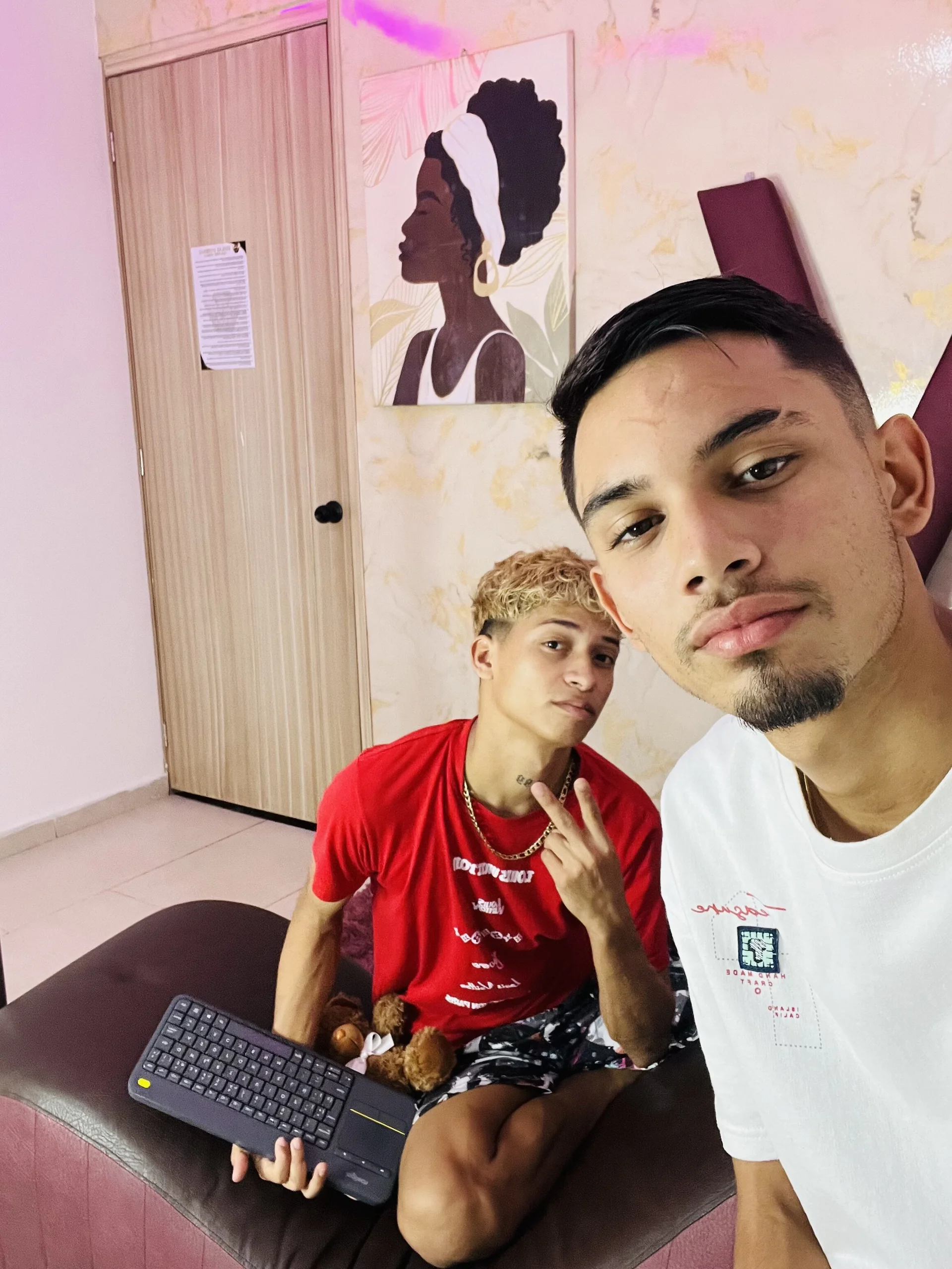 BOYS OF THE RED EMPIRE ♥️😻 de EMPIRE_BOYS1  2 Imagens