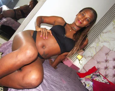 AshlieeGreenn: Sexy morena ( 3 фото)