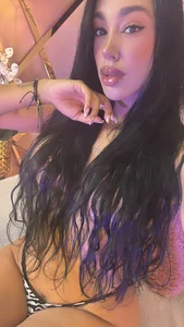 ZOETTAYLOR Public Pic 2