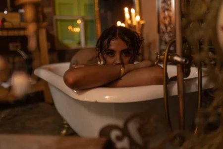 AngelinaDuvall Romantic tub Immagine  7
