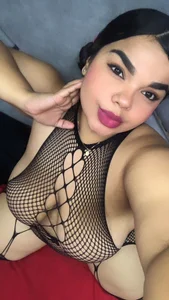 AlexaaTaylor Soft lips, wet thoughts💋 Poză 2