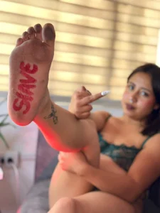 TO MY SLAVES! 🖤 de kailinmoonx  4 Imagens