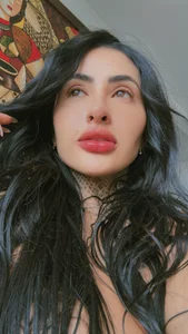 ValkyBes “Each image holds a piece of my fire… This isn’t just sensuality, it’s pure magic.👁️ Foto 4