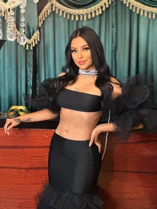 sarawinstone glamorous Foto 3