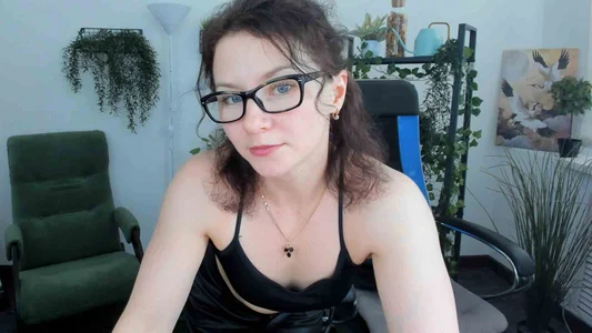 AureliaGleam in leather clothing Pic