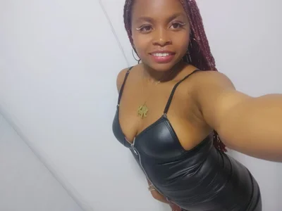 Your fantasy in leather de Naty-Brown  2 Imagens