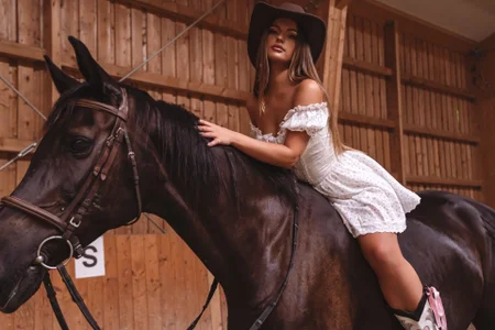 AnyaLov kullanıcısının The riding girl albümü -  3 fotoğraf