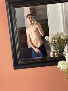 CamiRojas_boy Public  8টি ছবি