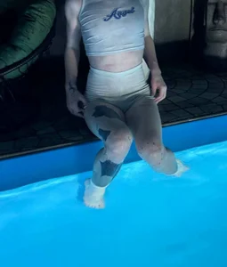 Zdjęcia _Maybe_Baby_ A typical pool party:  7