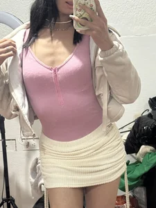 kendal_hot01 Public Pic 9