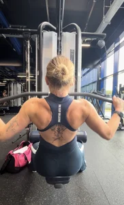 PeachyBlondieandThongmanPublic图片 2