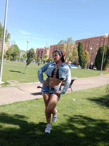 Megan_hotwife_ sunny days 🥰🌳☀️ Immagine 