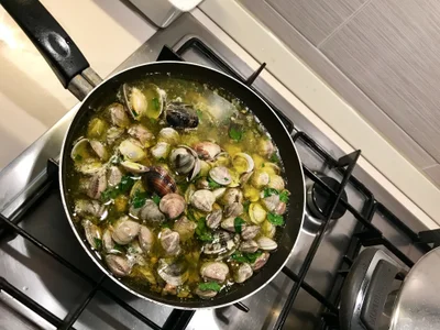 Cataleya80 E se volessi prenderti per la gola potrei farlo benissimo 😏👩🏻‍🍳🔥 Foto 5