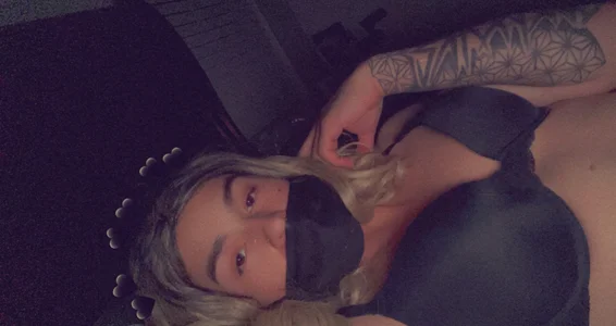 KendallDiorTheWhore $licky Pic