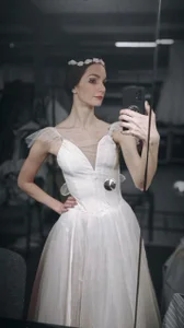 MirandaGlow White swan Pic 4