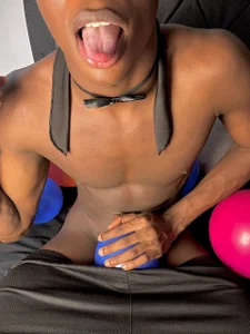 noah_johes My balloons bounce off you 🎈🥵 Gambar 2