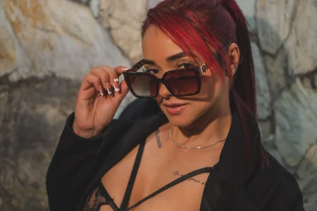 cami_rouxxx_ Black Lingerie and Glasses Bilde 6