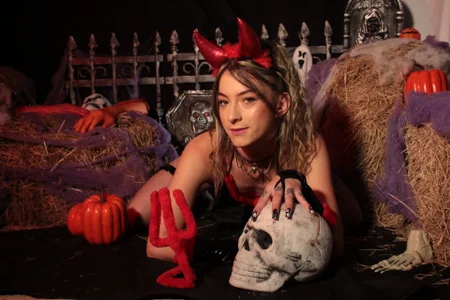 KeyshaGomez Happy Devil Halloween 사진 9