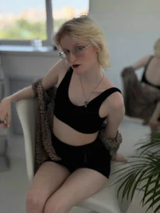 ElizabethHarpper office babe Foto 2