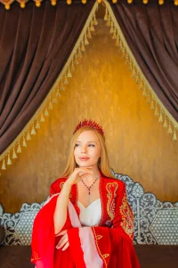 Chloe_Richardson Royal Pic 4