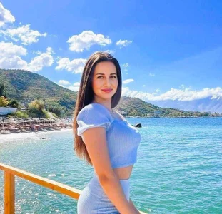 BanksAlba Public Poză