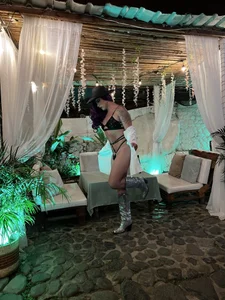 AshlyBetancurXのI am beautiful as the nightの 4枚の写真