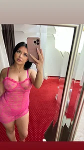 EdithOliviere pink selfies Bilde 5