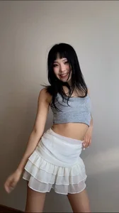 GertrudeJohnsonWhat's hiding under my skirt? Hehe 🤤图片 2